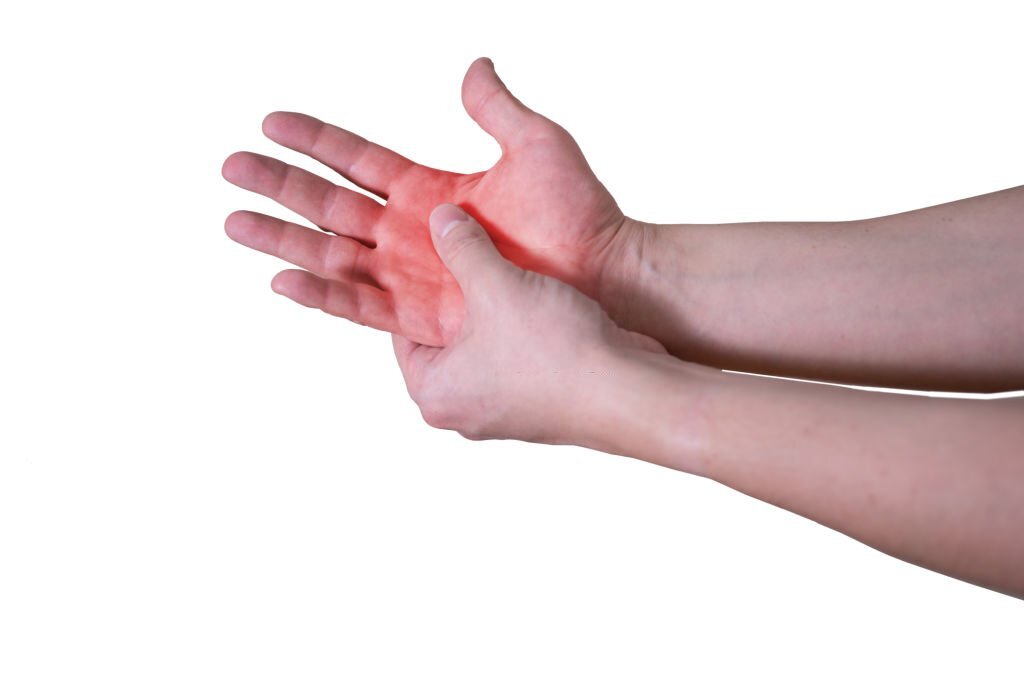 Dấu hiệu khởi đầu là tê bì tay chân
